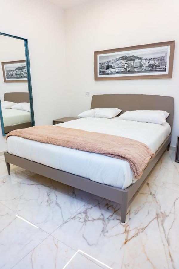 Fian Apartment 2.0 Наполи Екстериор снимка